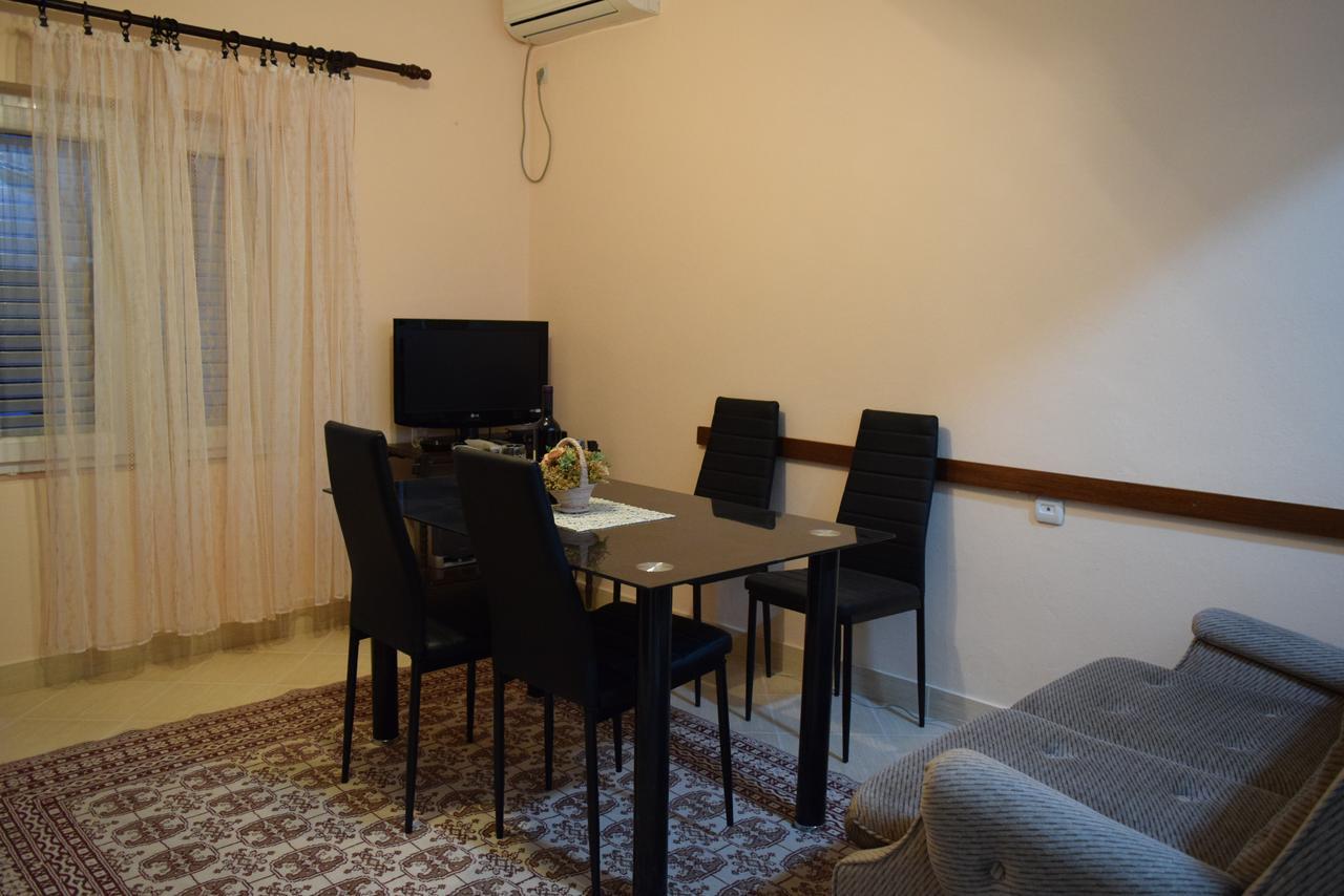 Apartment S&M Tivat Buitenkant foto